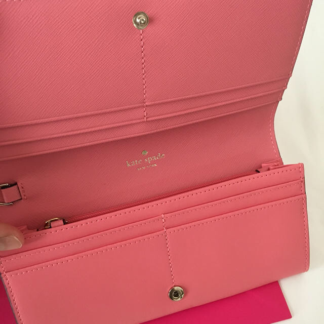 ファッション小物新品　レア　Kate spade ピンクリボンが可愛い　ストラップ付き　長財布