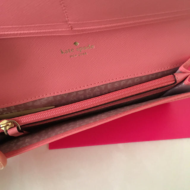 ファッション小物新品　レア　Kate spade ピンクリボンが可愛い　ストラップ付き　長財布