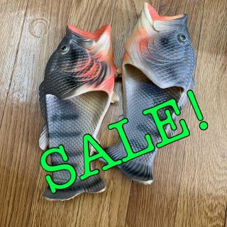 SALE！リアル過ぎる！魚スリッパ　黒(スリッパ/ルームシューズ)