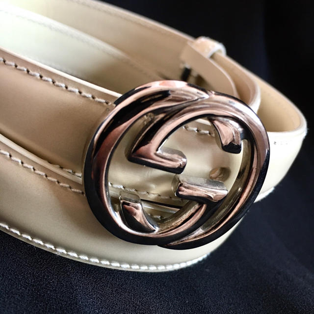 Gucci - 【GUCCI】GGロゴバックル レザーベルト アイボリーの通販 by