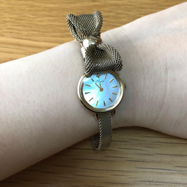 NOJESS(ノジェス)のany様専用NOJESS6㎜BIGリボンWatch charm ブラウンゴールド レディースのファッション小物(腕時計)の商品写真