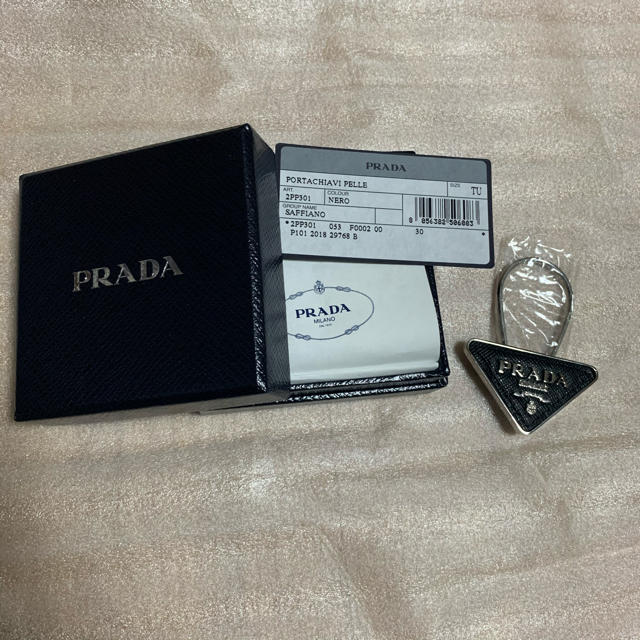 美品 Prada プラダ サフィアーノ ロゴ キーホルダー キーリングレディース