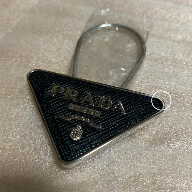 PRADA(プラダ)の美品 Prada プラダ サフィアーノ ロゴ キーホルダー キーリング レディースのファッション小物(キーホルダー)の商品写真