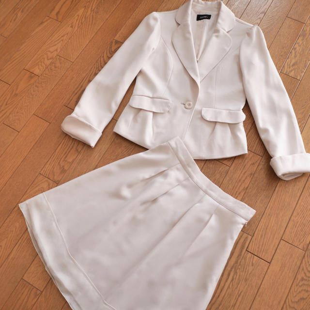 春スーツ☆オフホワイト レディースのフォーマル/ドレス(スーツ)の商品写真