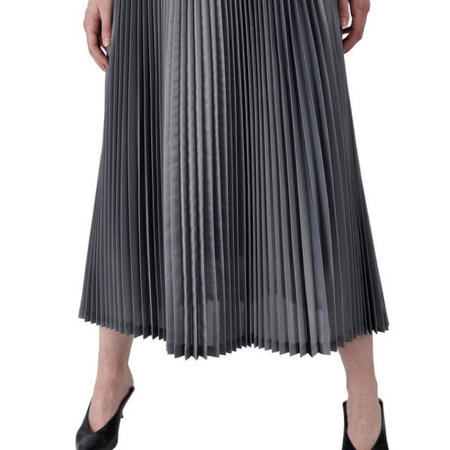 UNITED ARROWS(ユナイテッドアローズ)の期間限定　断捨離中 AKIRA NAKA  サテンプリーツスカート レディースのスカート(ロングスカート)の商品写真
