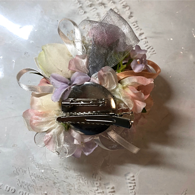 ♡1点のみ♡ハンドメイド♡くすみピンクコサージュ♡ケース付き♡ ハンドメイドのアクセサリー(コサージュ/ブローチ)の商品写真