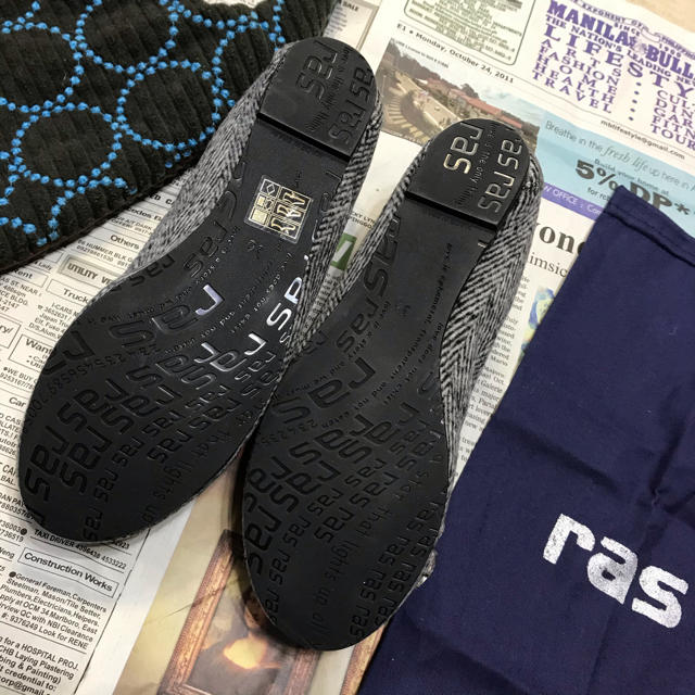 UNITED ARROWS(ユナイテッドアローズ)のSALE 新品 ras ビジュー バレエシューズ グレー ペタンコシューズ 36 レディースの靴/シューズ(バレエシューズ)の商品写真