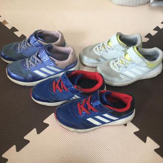 アディダス(adidas)の子供スニーカー アディダスadidas(スニーカー)