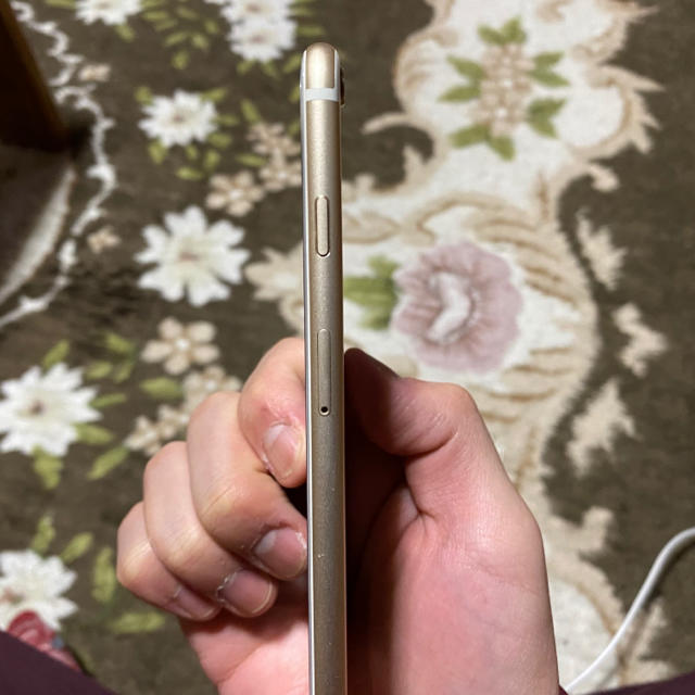 Apple(アップル)のiPhone6 16GB GOLD softbank 本体のみ スマホ/家電/カメラのスマートフォン/携帯電話(スマートフォン本体)の商品写真