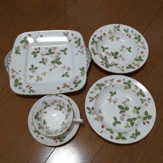 ウェッジウッド(WEDGWOOD)のWEDGWOOD WILD STRAWBERRY 4点セット(日用品/生活雑貨)