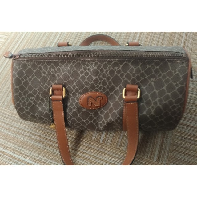 NINA RICCI - ニナリッチ丸型バッグの通販 by Mofe's shop NINA RICCI - ニナリッチ丸型バッグの通販 by Mofe's shop