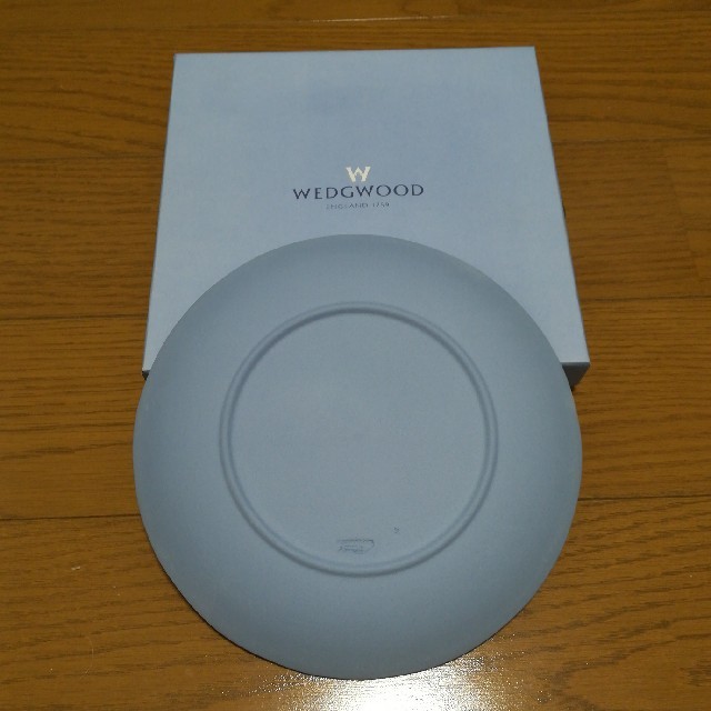 WEDGWOOD(ウェッジウッド)のWEDGWOOD 2001 X'masプレート 18.5cm インテリア/住まい/日用品の日用品/生活雑貨/旅行(日用品/生活雑貨)の商品写真