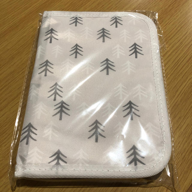 母子手帳ケース☆新品未使用 キッズ/ベビー/マタニティのマタニティ(母子手帳ケース)の商品写真