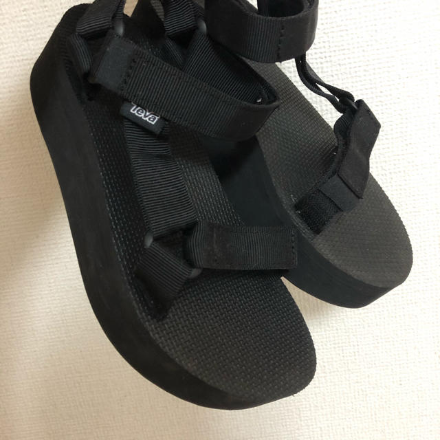 Teva(テバ)のteva ハリケーン 厚底 レディースの靴/シューズ(サンダル)の商品写真