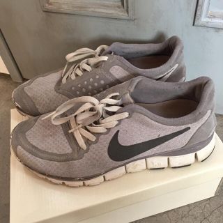 ナイキ(NIKE)のNIKE☆グレー♡ランニングシューズ!(スニーカー)