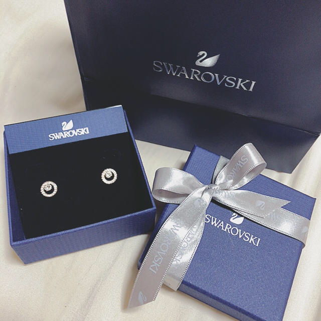 SWAROVSKI(スワロフスキー)の値下げ中！SWAROVSKI ピアス レディースのアクセサリー(ピアス)の商品写真