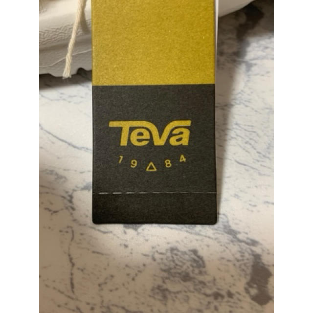 Teva(テバ)のテバ　ホワイト　27cm メンズの靴/シューズ(サンダル)の商品写真