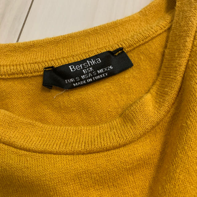 Bershka(ベルシュカ)のベルシュカ　トップス　イエロー レディースのトップス(トレーナー/スウェット)の商品写真