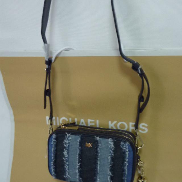 Michael Kors(マイケルコース)のデニム好き集合！新品 正規品 SM CAMERA BAG DENIM MULTI レディースのバッグ(ショルダーバッグ)の商品写真