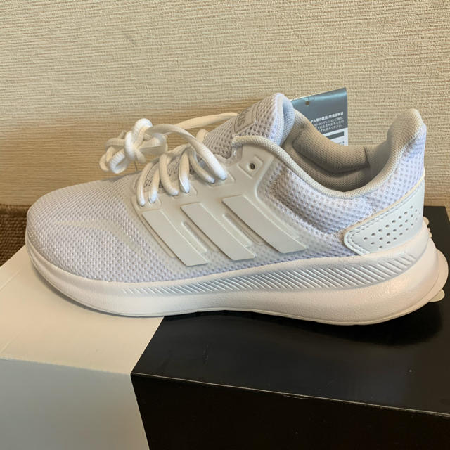 adidas(アディダス)のアディダス　ファルコンラン　24cm スニーカー　白 レディースの靴/シューズ(スニーカー)の商品写真