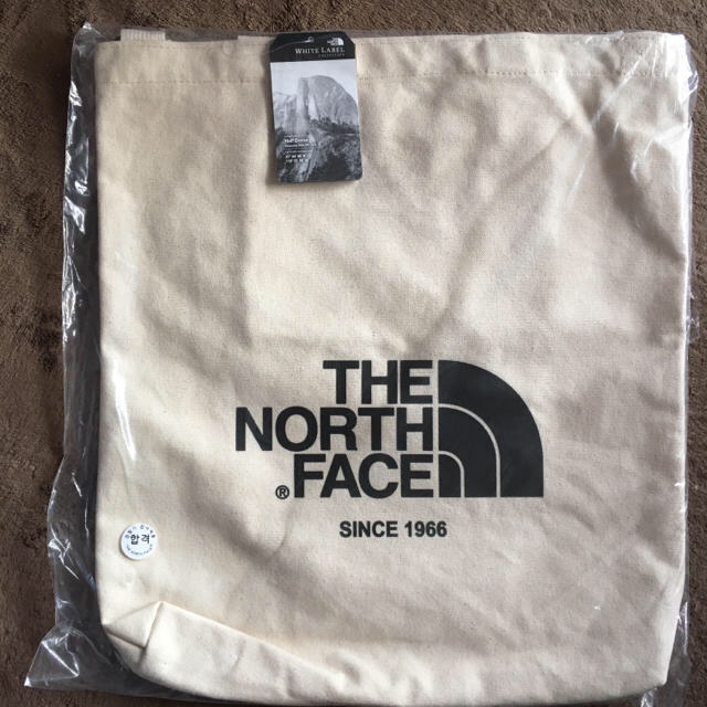 THE NORTH FACE(ザノースフェイス)の【値下げ！！】THE  NORTH  FACE☆トートバッグ アイボリー レディースのバッグ(トートバッグ)の商品写真