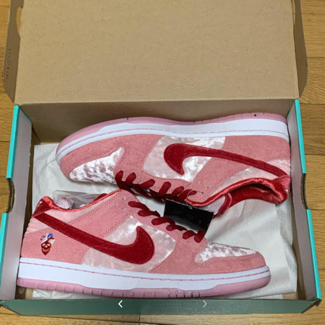 NIKE(ナイキ)のNIKE SB DUNK LOW× STRANGELOVE  26.5(送料込) メンズの靴/シューズ(スニーカー)の商品写真