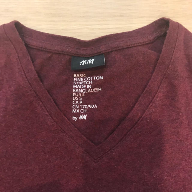 H&M(エイチアンドエム)のH&M  Vネック　ボルドー　Ｔシャツ　Sサイズ　無地　半袖 メンズのトップス(Tシャツ/カットソー(半袖/袖なし))の商品写真