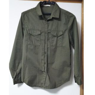 オリーブデオリーブ(OLIVEdesOLIVE)のOLIVE des OLIVE　ミリタリーシャツ　美品(シャツ/ブラウス(長袖/七分))