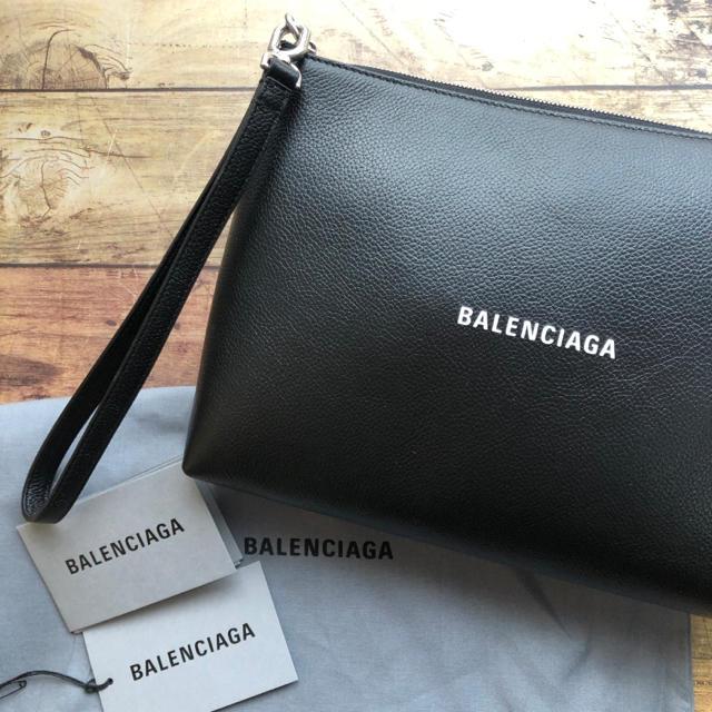 Balenciaga - 新品 BALENCIAGA バレンシアガ ロゴクラッチバッグの通販