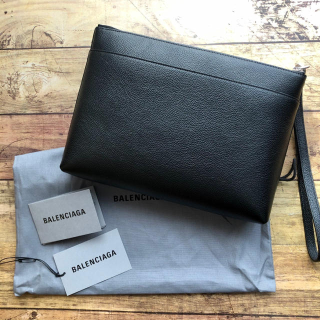 Balenciaga - 新品 BALENCIAGA バレンシアガ ロゴクラッチバッグの通販