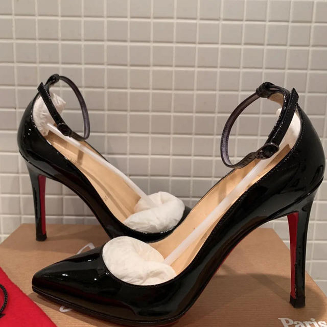 Christian Louboutin(クリスチャンルブタン)のルブタン★パテント アンクルストラップパンプス (22cm) レディースの靴/シューズ(ハイヒール/パンプス)の商品写真