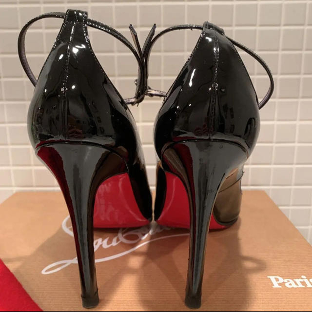 Christian Louboutin(クリスチャンルブタン)のルブタン★パテント アンクルストラップパンプス (22cm) レディースの靴/シューズ(ハイヒール/パンプス)の商品写真