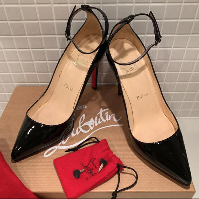 Christian Louboutin(クリスチャンルブタン)のルブタン★パテント アンクルストラップパンプス (22cm) レディースの靴/シューズ(ハイヒール/パンプス)の商品写真