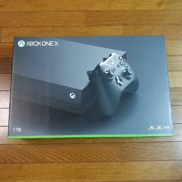 Xbox(エックスボックス)のXBOX ONE X エンタメ/ホビーのゲームソフト/ゲーム機本体(家庭用ゲーム機本体)の商品写真