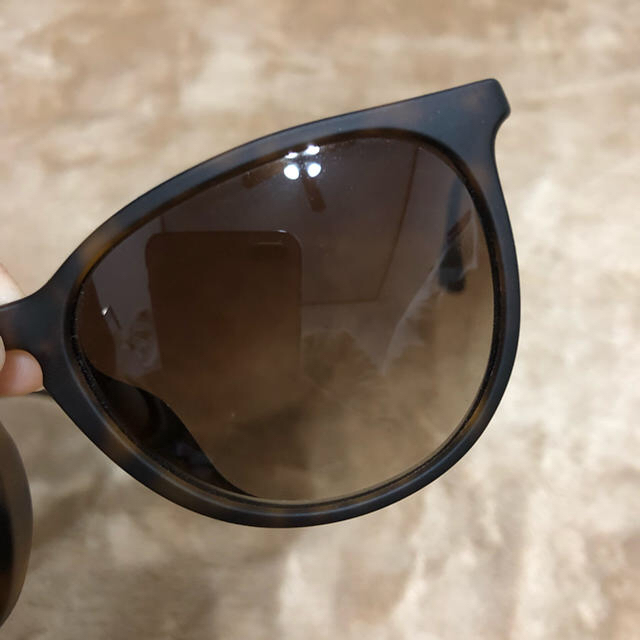 Ray-Ban(レイバン)のRay Ban サングラス レディースのファッション小物(サングラス/メガネ)の商品写真