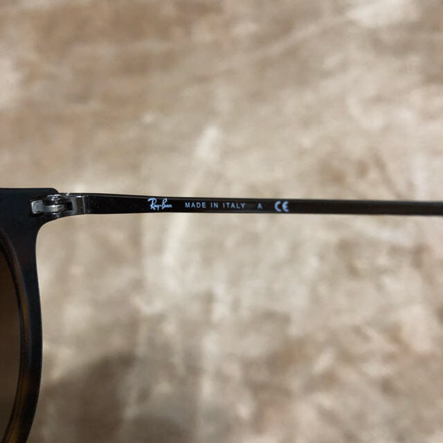 Ray-Ban(レイバン)のRay Ban サングラス レディースのファッション小物(サングラス/メガネ)の商品写真