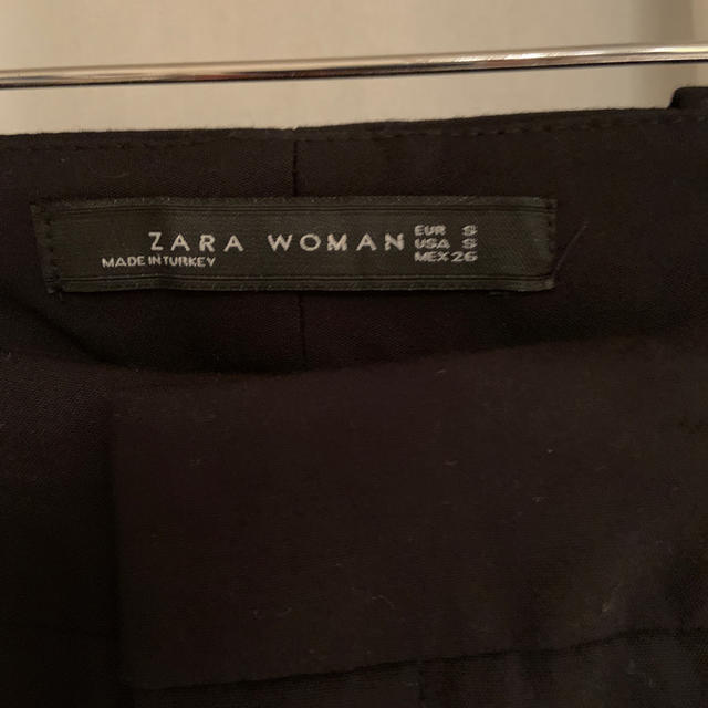 ZARA(ザラ)のZARA キレイめクロップドパンツ　 レディースのパンツ(クロップドパンツ)の商品写真