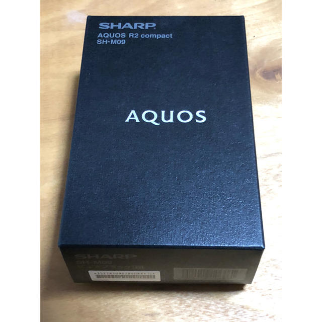 AQUOS(アクオス)の2月迄　SHARP sh-m09 AQUOS R2 compact ブラック スマホ/家電/カメラのスマートフォン/携帯電話(スマートフォン本体)の商品写真