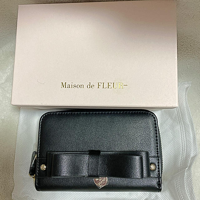 Maison de FLEUR(メゾンドフルール)のMaison de FLEUR ダブルリボンハーフウォレット　ブラック レディースのファッション小物(財布)の商品写真