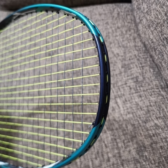 YONEX(ヨネックス)のガット新品 ヨネックス ナノフレア700 5UG5 バドミントン ラケット スポーツ/アウトドアのスポーツ/アウトドア その他(バドミントン)の商品写真