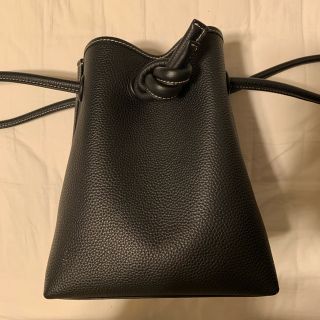 バーニーズニューヨーク(BARNEYS NEW YORK)の最終VASIC BOND♪black ♪トゥモローランド♪バーニーズ(ハンドバッグ)