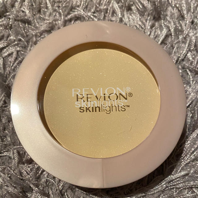 REVLON(レブロン)のレブロン スキンライトプレストパウダー 106 シトリンイエロー(10g) コスメ/美容のベースメイク/化粧品(フェイスパウダー)の商品写真