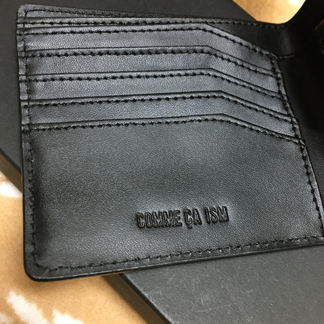 COMME CA ISM(コムサイズム)のCOMME CA ISM二つ折り財布。新品未使用品。 メンズのファッション小物(折り財布)の商品写真