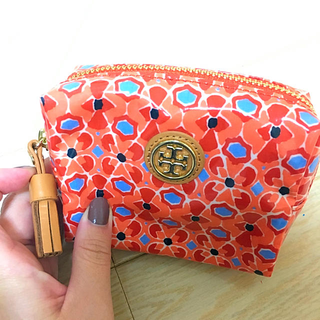 Tory Burch(トリーバーチ)のかな様専用  TORYBURCHポーチ  レディースのファッション小物(ポーチ)の商品写真