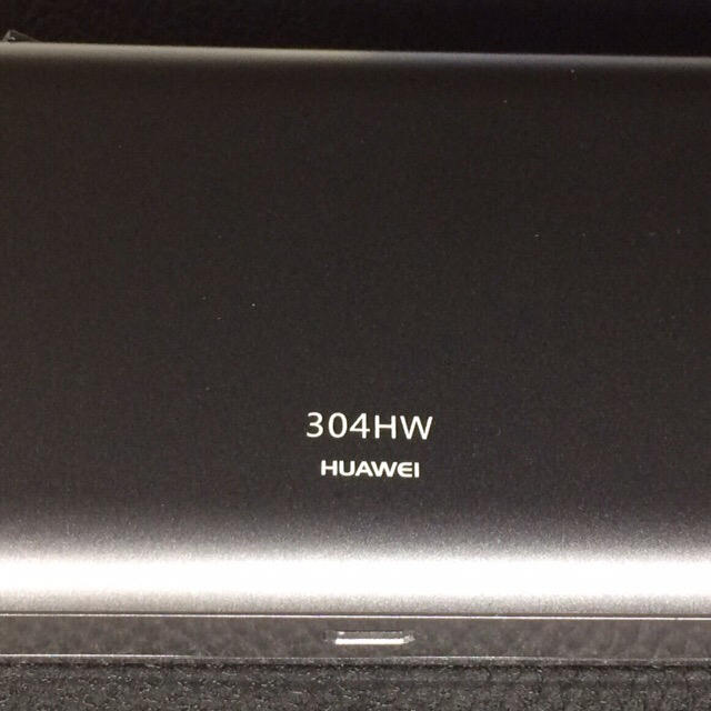 Softbank(ソフトバンク)のポケットWI-FIルーター 304HW SIMロック解除済み フルセグTV付き  スマホ/家電/カメラのスマートフォン/携帯電話(その他)の商品写真