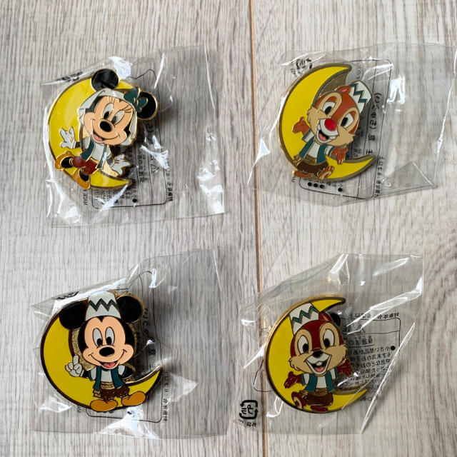 Disney(ディズニー)のディズニーシー ピンバッチ 4個セット エンタメ/ホビーのアニメグッズ(バッジ/ピンバッジ)の商品写真