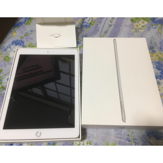 Apple iPad 第5世代 32GB docomo