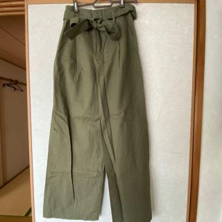 ユニクロ(UNIQLO)のカーキ　ワイドパンツ(カジュアルパンツ)