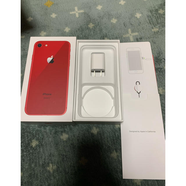 Apple(アップル)のiPhone8 64G 赤　ジャンク品　simフリー スマホ/家電/カメラのスマートフォン/携帯電話(スマートフォン本体)の商品写真