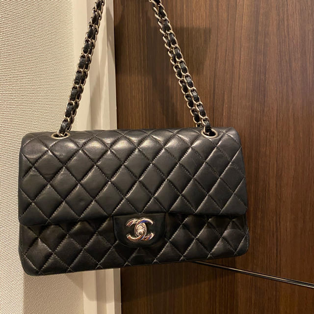 CHANEL(シャネル)のシャネル CHANEL マトラッセ25 バック シルバー金具 ラムスキン レディースのバッグ(ショルダーバッグ)の商品写真